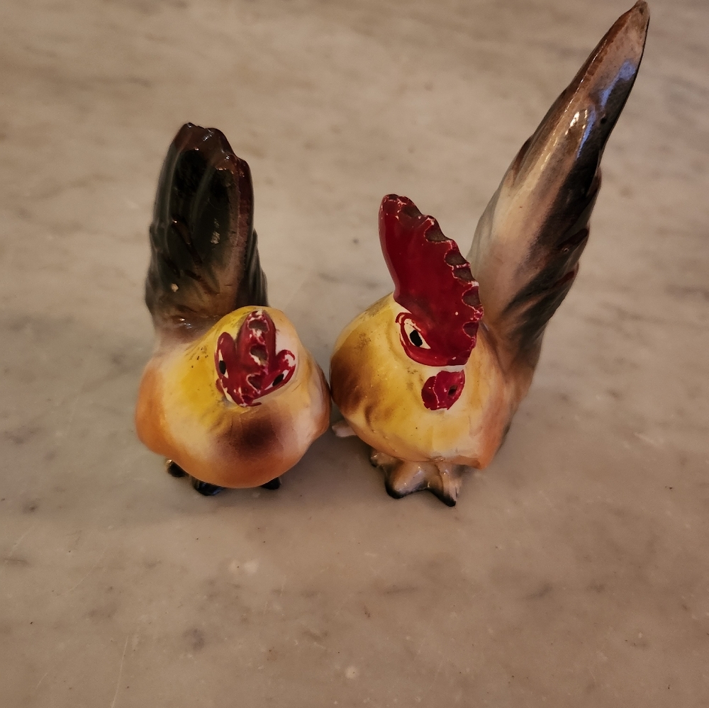 Vintage rooster S&P shakers